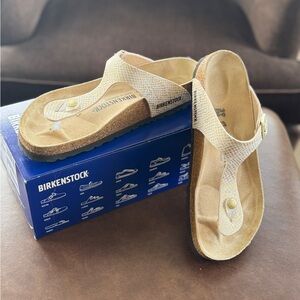 Birkenstock Gizeh sandal in shiny python eggshell, size 39, EUC, only worn once